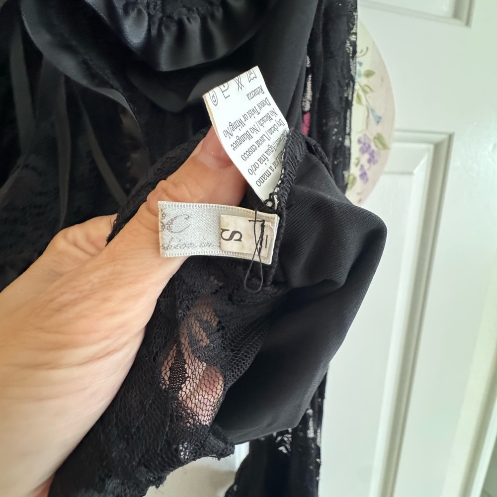 Elegant Black Ruffle Blouse - Picture 6 of 7
